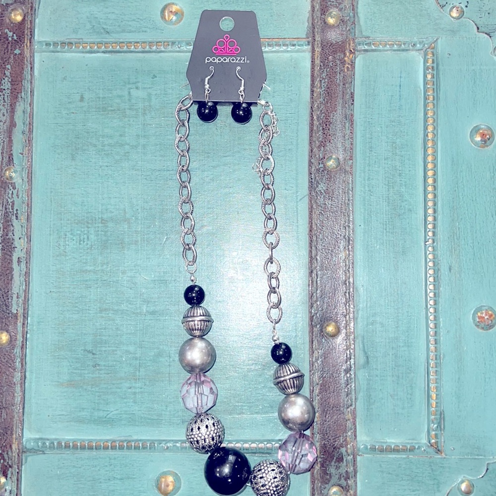 Paparazzi necklace and earring set.